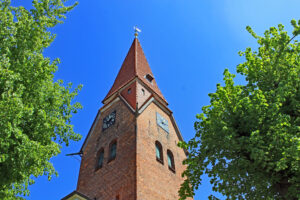 Ansicht des Kirchturms in Bienenbüttel