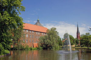 Ansicht des Schloss in Winsen Luhe  vor einem See