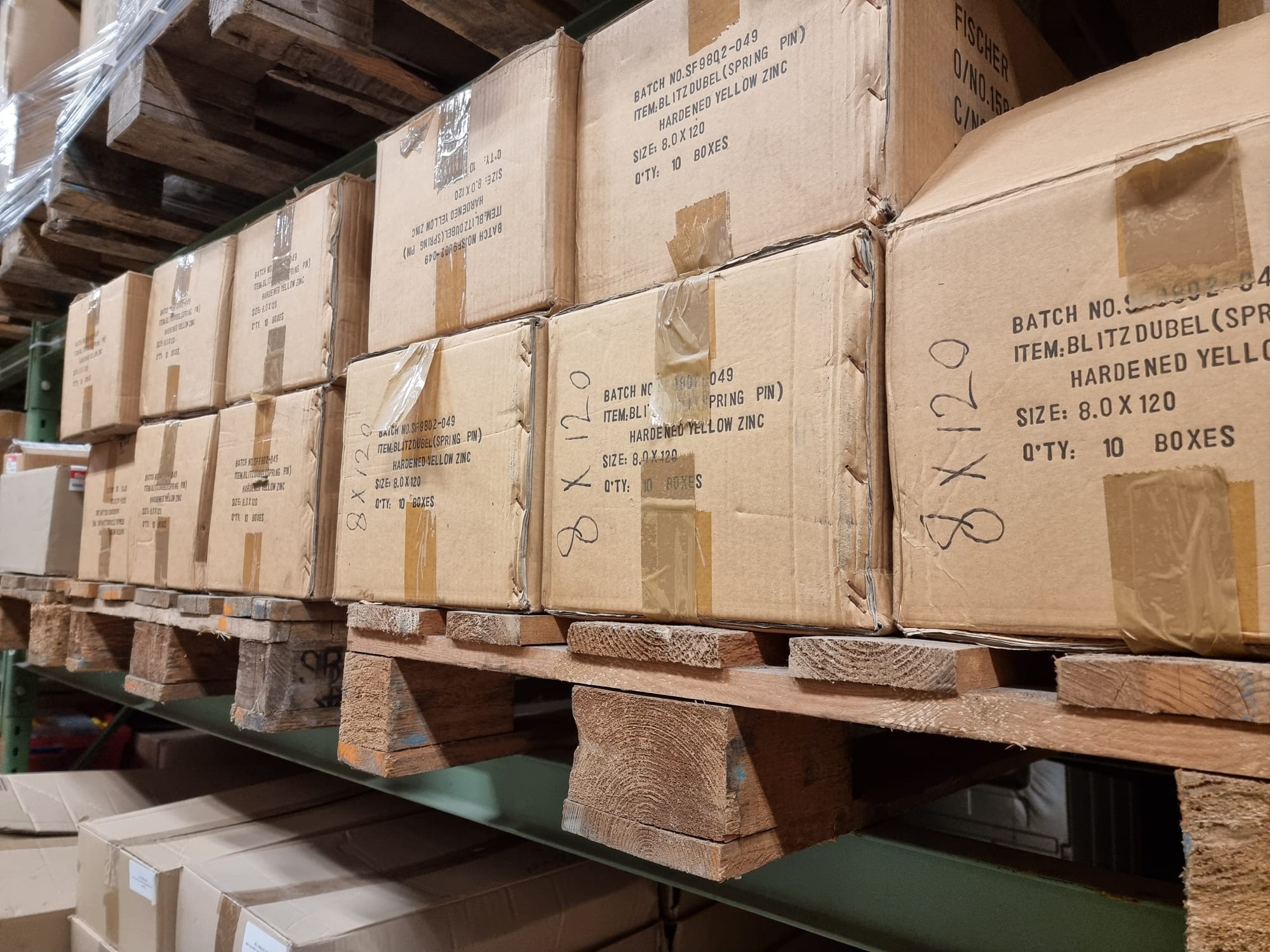 Verbrauchsgüter eines Handwerbetriebs, eingelagert bei Martens Transport